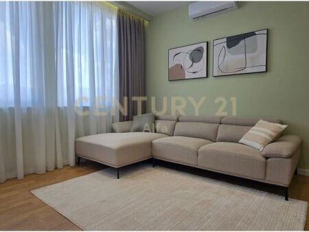 Shitet Apartament 2+1 tek Myslym Shyri