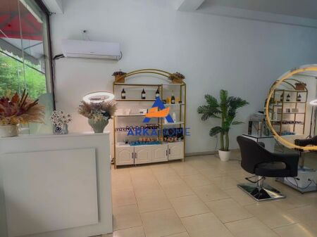 BUSINESS FOR SALE, HAIRDRESSER 70M2 "YZBERISHT" 800,000 LEKE