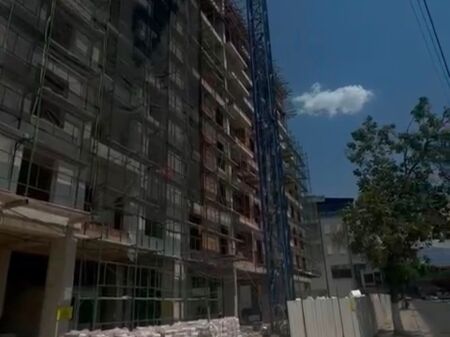 NEGOZIO IN VENDITA A Kamëz vicino (pedonalia Bathore