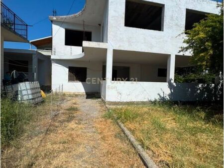 Godinë 2-katëshe në shitje – Plazh, Durrës