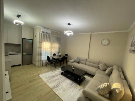 Jepet apartament me qera 1+1