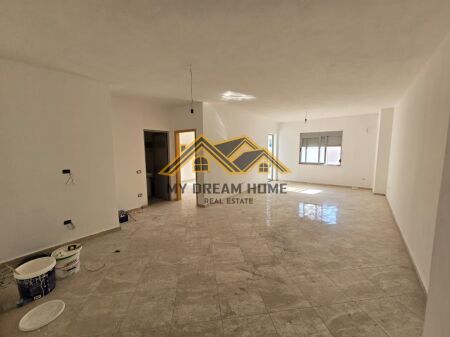 SHITET APARTAMENT 1+1 TEK STACIONI TRENIT
