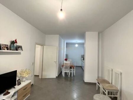 Apartament 2+1 Per Shitje Kompleksi Tom Doshi , Shkozë