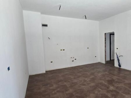 Jepet ambient biznesi me qira tek Kompleksi Square 21 , Rruga e Kavajes , 21 Dhjetori .