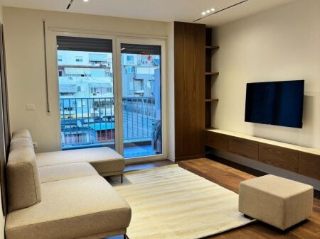 Jepet me qira apartament 1+1+parkim në Xhamllik tek rruga Xhanfize Keko