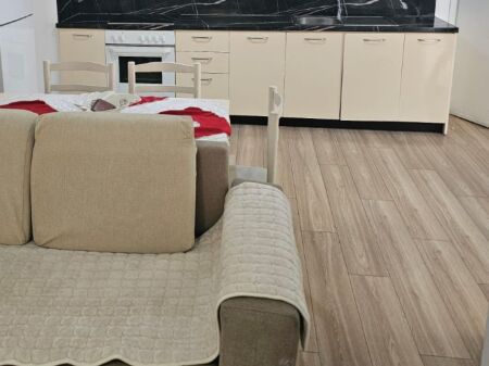 Jepet apartament 2+1 me qira tek Kompleksi Mangalem 21 , Rruga Ali Demi .
