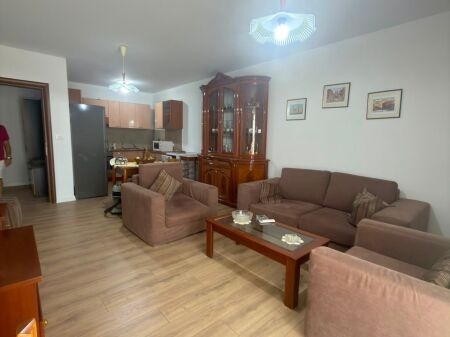 Jepet me qira apartament 2+1+2+parking tek Komuna e Parisit