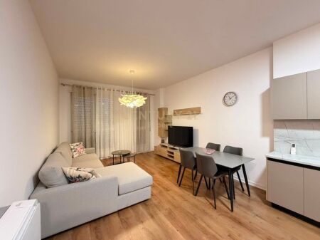 APARTAMENT 2+1+2 ME POST PARKIMI RRUGA "5 MAJI"