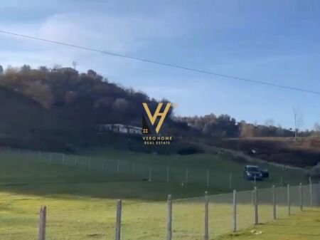 JEPET TOKE 2.600 M2 ME QERA NE MEZEZ 1.000 EURO