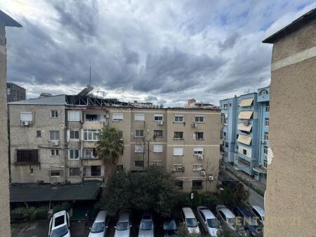 JEPET ME QIRA APARTAMENT/ ZYRE 3+1+2 GARDA,TIRANE