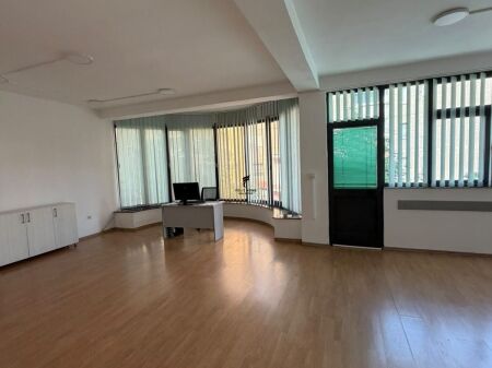 UFFICIO IN AFFITTO 200 M2 OXHAKU 200.000 LEKE FH-89509