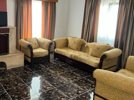 Jepet apartament 2+1 me qira tek Rruga Mihal Grameno , Rruga Ali Demi , ish Tregu Elektrik .
