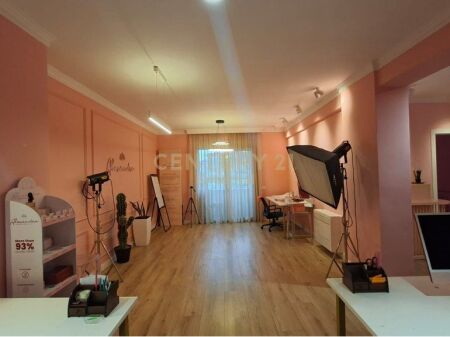 Locale commerciale in Affitto,