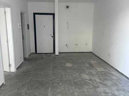 SHITET APARTAMENT 1+1 me Verand UNIVERS CITY