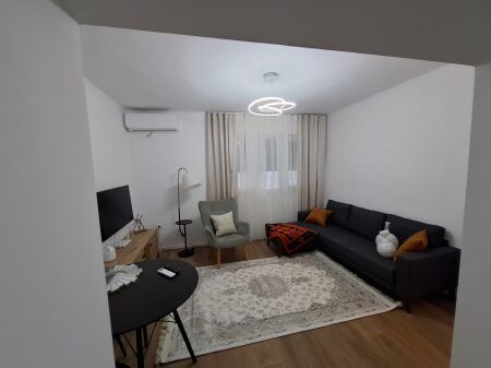 Shitet Apartament 1+1 Restorant Durresi