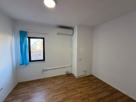 Office space for rent in the Paris Commune, Tirana - 650€ | 77.6 m²