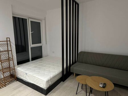  Garsoniere me Qira – Rruga 5 Maji (mbrapa Concord Center) 