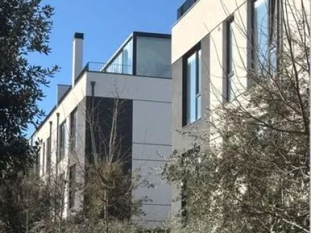 SHITET APARTAMENT 3+1 + 2 TUALETE & OBORR