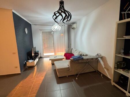 Jepet me qira apartament 2+1+2