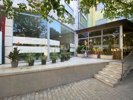 Locale Commerciale in Vendita - Vicino a Report TV