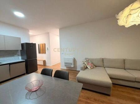 APPARTAMENTO 2+1+2 CON POSTO AUTO IN VIA "5 MAJI"