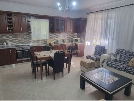  Shtëpi Private 2+1 me Qira – Kombinat, Tiranë