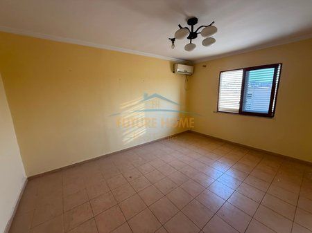 Shitet, Apartament 2+1, Laprakë, Tiranë