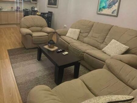Jepet apartament 2+1 me qera tek Pallatet Cabej , Yzberisht , Misto Mame , Astir .
