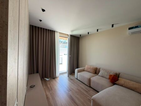 Shitet Apartament 1+1+verande te Mali Robit
