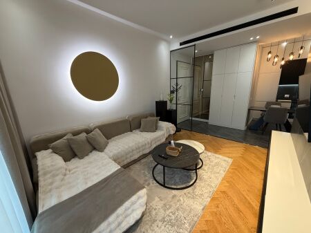 🏡 APARTAMENT 1+1 ME PARKIM ME QIRA – DELIORGJI  📍 Kompleksi Deliorgji 🏢 Kati i 5-të 🛋️ I mobiluar 🚗 Përfshin vend parkimi 💰 Çmimi: 120,000 lekë/muaj  ✨ Apartament i përshtatshëm për çift ose person që kërkon një banesë komode në një nga komplekset më të preferuara të Tiranës.  📞 Për më shumë informacion ose për të organizuar një vizitë, na kontaktoni!
