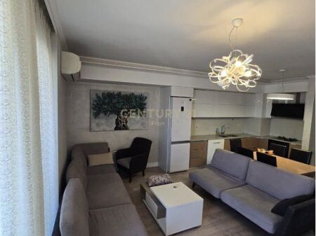 Shitet apartament tek Casa Italia