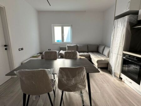 apartament 2+1 me qira prane UET, Porcelan