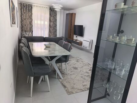 Appartamento 3+1 in affitto in Via 5 Maji, Scuola Ardian Klosi.