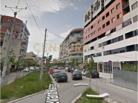 Ambient Komercial ne rruge kryesore ne katin 0 për Shitje në Astir!