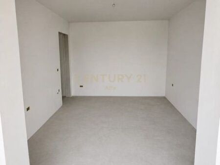 Shitet apartament 3+1+2 tualete tek Myslym Shyri!