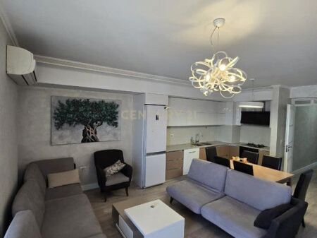 Shitet apartament tek Casa Italia