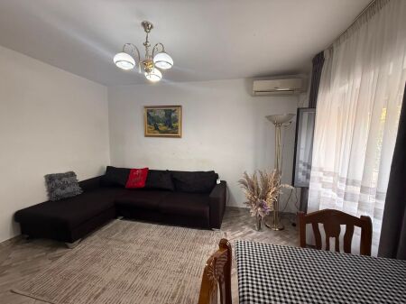 Shitet apartament 2+1 ne Xhamllik!