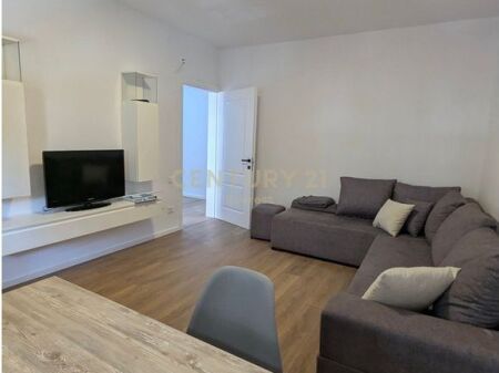 LAPRAKE, SHESIM APARTAMENT 1+1 prane KMY-se!