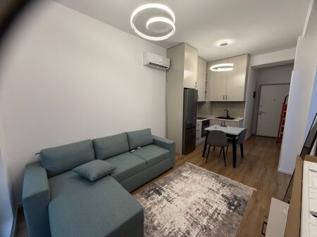 🏡 Appartamento 1+1 in affitto 📍 Residenza Kadiu, Ali Demi 🏢 2° piano con ascensore 💰 Prezzo: 40.000 lek/mese