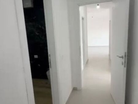 Appartamento in affitto per ufficio al Complesso Ndregjoni, Via Jordan Misja, Nuovo Viale.