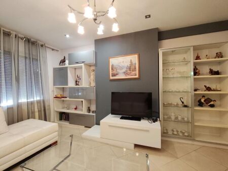 Affitto | Apartament 2 + 1 | 21 Dhjetori | 700 €/mese