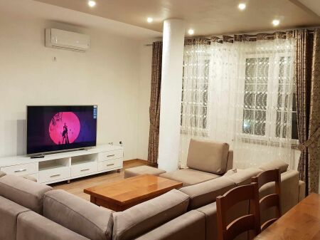 5maj, jepet me qera apartament  2+1.