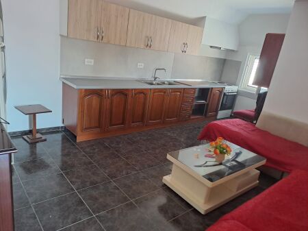 Qera | Shtëpi private 2 + 1 | Rruga Havzi Nela | 400 €/muaj