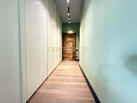 Penthouse Modern me Qira në Astir – Super Hapësirë, Stil Luksoz & Privatësi Maksimale