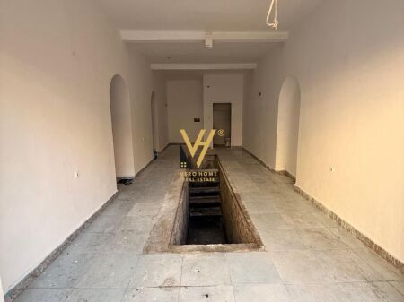 JEPET AMBIENT BIZNESI 82 M2 ME QERA NE VASIL SHANTO 80.000 LEKE
