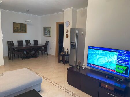 Apartament 2+1 per qirtek rruga Ismail Qemali!