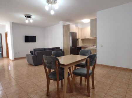  JEPET ME QIRA APARTAMENT 3+1 – PRANË RESTORANT FRESKU