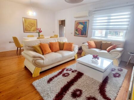 👌Super lokacion.  🏢Jepet super apartament 2+1+2 prane  rruges se Kosovareve