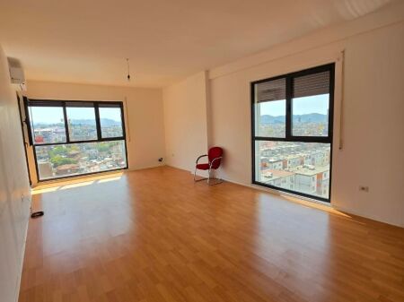 In Affitto - 3 Ambienti Lavoro 2wc & 1Balcone || 8° Piano || (📍Porcelan - Complesso ASL, Edificio 1), con vista fantastica || 105 m² Prezzo: 55.000 Leke/Mese
