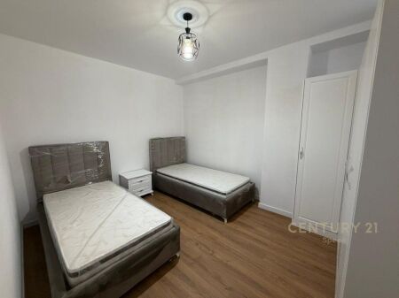 Jepet me qira apartament 2+1 në 5 Maj!!